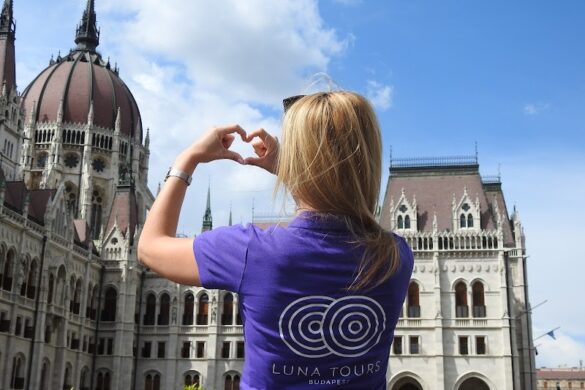 Budapest Free Walking Tours To The Shoes By Luna Tours - SillySuitcase