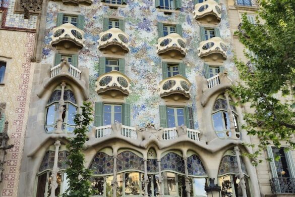 Casa Batll - SillySuitcase