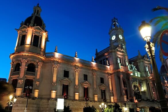 Casco Antiguo De Valencia Espa A - SillySuitcase
