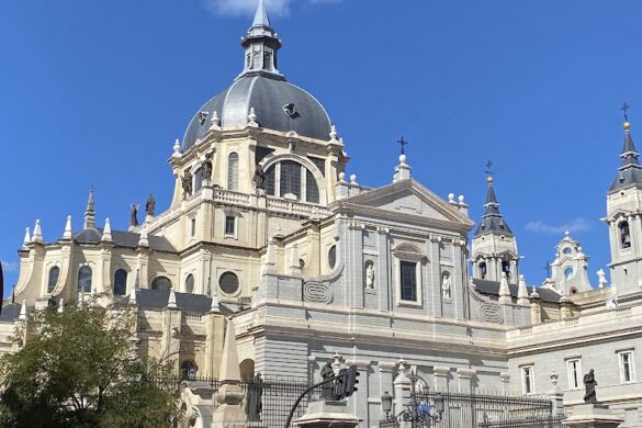 Catedral De Santa Mar A La Real De La Almudena - SillySuitcase