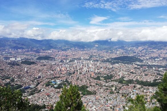 Cerro Pan De Az Car - SillySuitcase