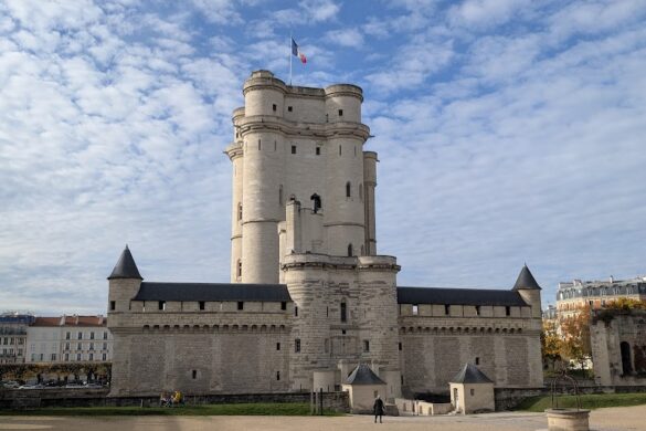 Ch Teau De Vincennes - SillySuitcase