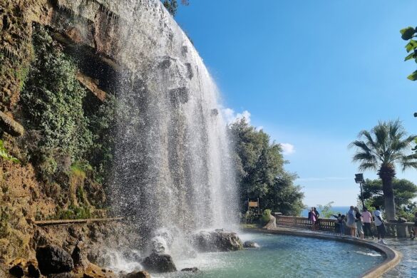 Colline Du Ch Teau - SillySuitcase