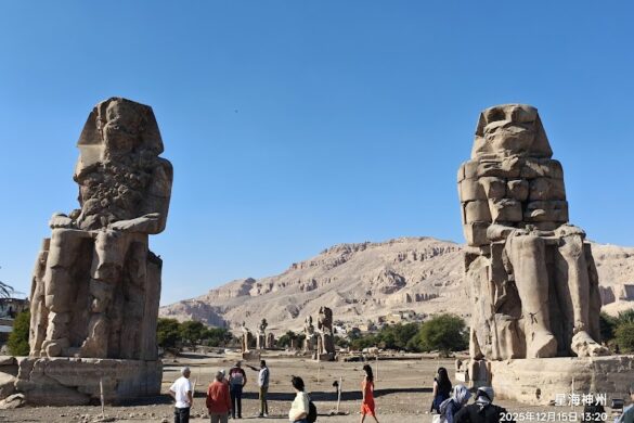 Colossi Of Memnon - SillySuitcase