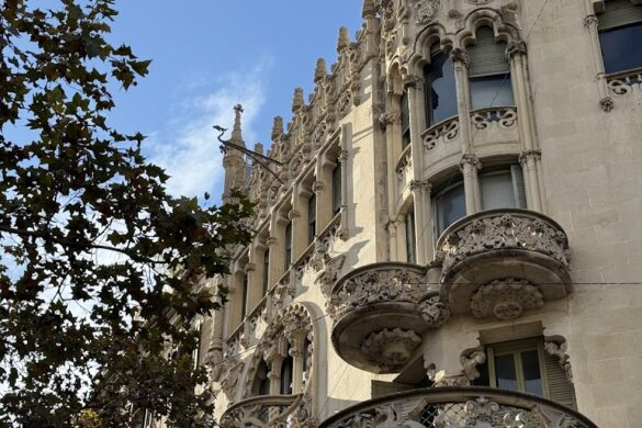 Comeonbarcelona - SillySuitcase