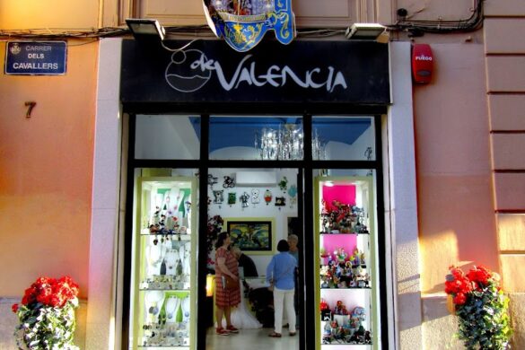 De Valencia - SillySuitcase
