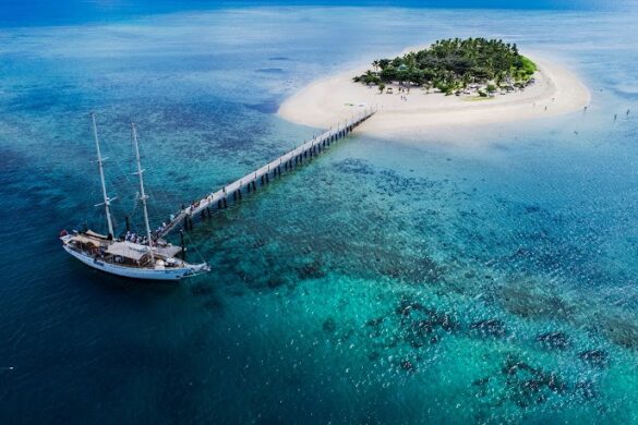 Discover Fiji - SillySuitcase