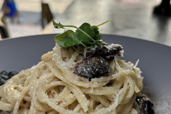 Dmente Bistro - SillySuitcase