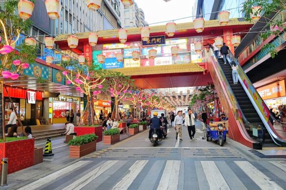 Dongmen Pedestrian Street Legislative Jiaoyushi - SillySuitcase