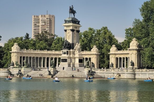 El Retiro Park - SillySuitcase