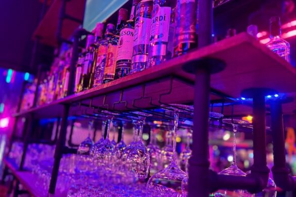 Emma S Bar Tree Town Pattaya - SillySuitcase