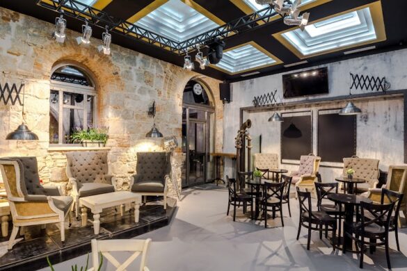 Fabrique Pub - SillySuitcase