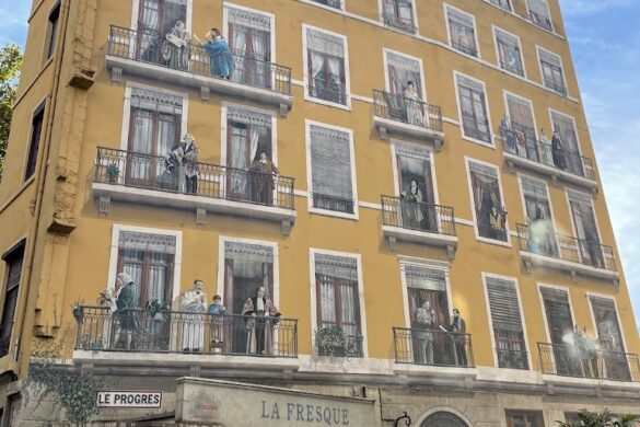 Fresque Des Lyonnais - SillySuitcase