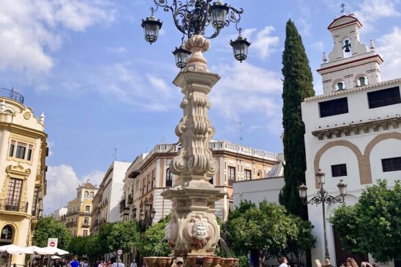 Fuente Farola - SillySuitcase