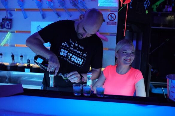 Georgy Shooters Bar Ex Shotgun - SillySuitcase