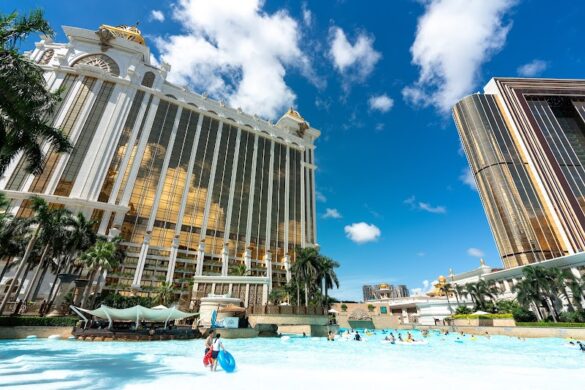 Grand Resort Deck - SillySuitcase
