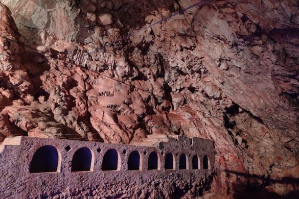 Grotte Du Lazaret - SillySuitcase