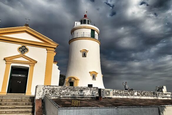 Guia Fortress And Lighthouse - SillySuitcase