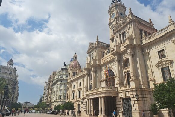 Guida Turistica Valencia Tour Alternativo In Italiano Y Espa Ol - SillySuitcase