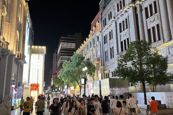 Jianghan Road Pedestrian Street - SillySuitcase