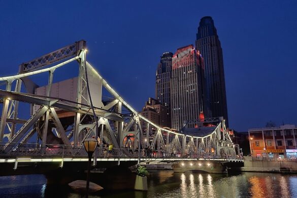 Jiefang Bridge - SillySuitcase