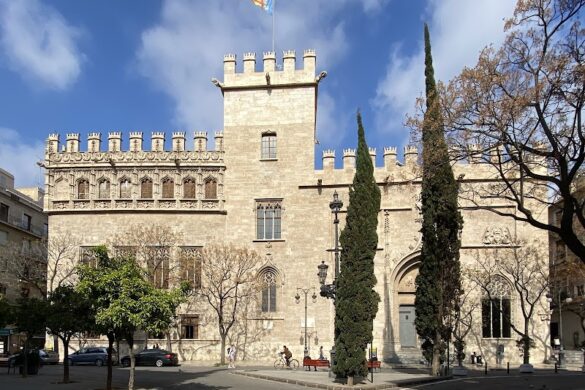 La Lonja De La Seda De Valencia - SillySuitcase