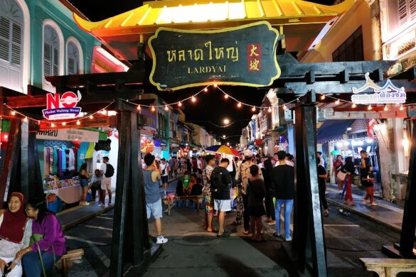 Lard Yai Sunday Night Market - SillySuitcase