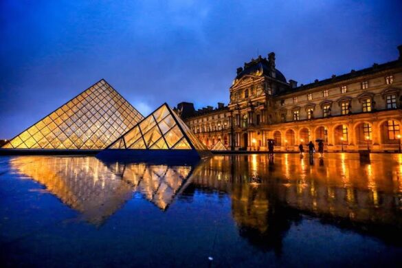 Louvre Museum - SillySuitcase