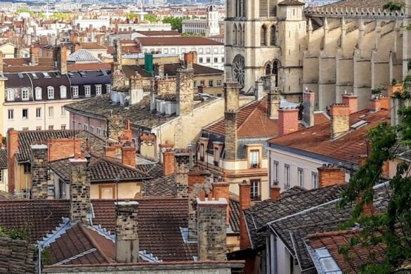 M T Lyon Tours - SillySuitcase