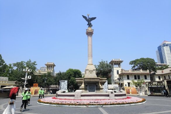 Marco Polo Square - SillySuitcase