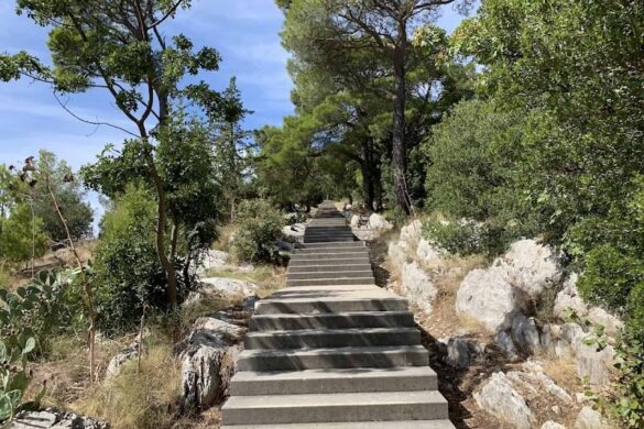 Marjan Hill Stairs - SillySuitcase