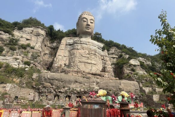 Mengshan Giant Buddha - SillySuitcase