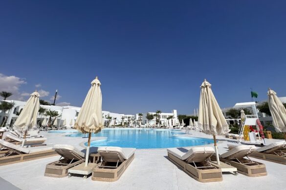 Meraki Resort - SillySuitcase