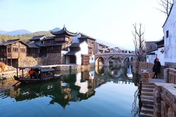Mingling Yaohu Town - SillySuitcase