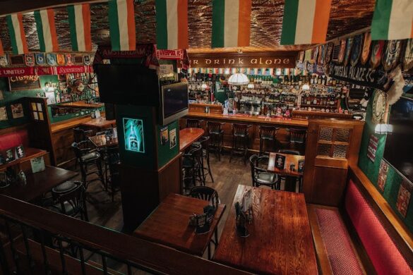 Mollie S Pub - SillySuitcase