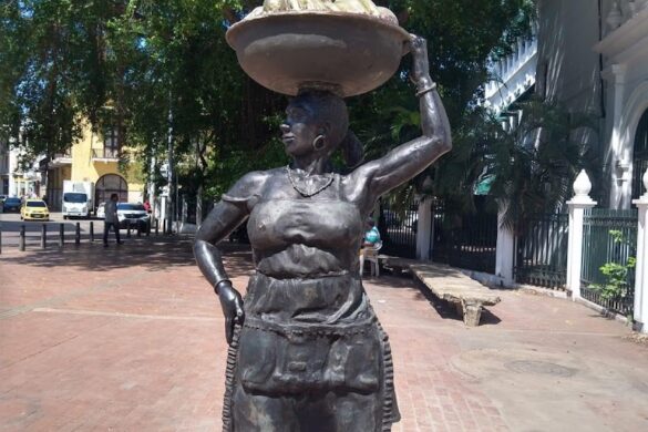 Monumento A Las Palenqueras - SillySuitcase