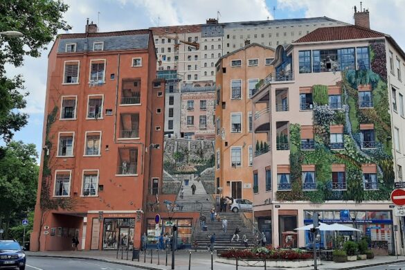 Mur Des Canuts - SillySuitcase