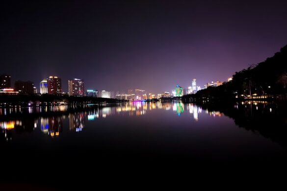 Nanning Nanhu Park South Gate - SillySuitcase