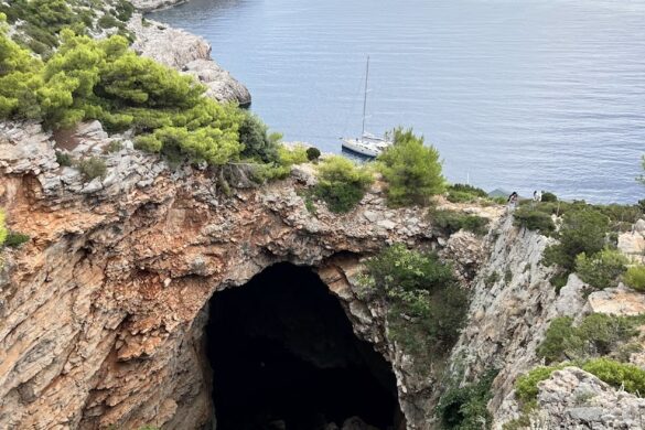Odysseus Cave - SillySuitcase