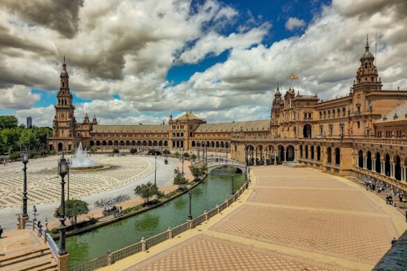 Plaza De Espa A - SillySuitcase