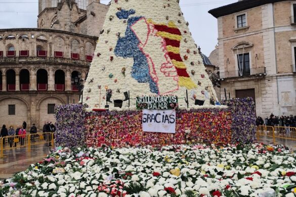 Plaza De La Virgen - SillySuitcase