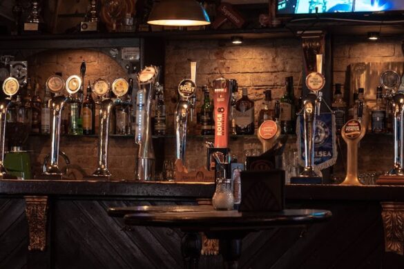 Pub John Donne - SillySuitcase