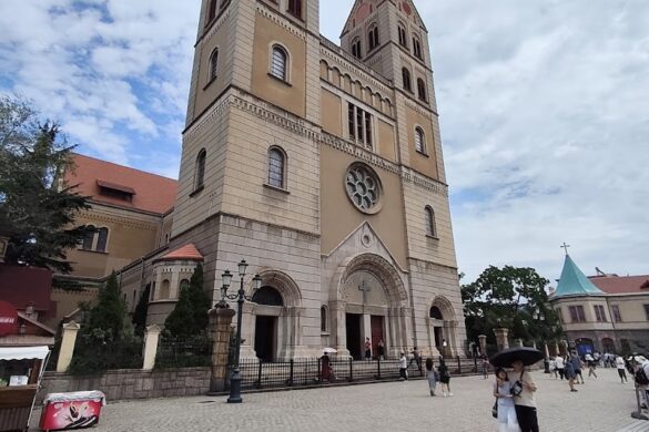 Qingdao Zhongshan Road Yihao International Food - SillySuitcase