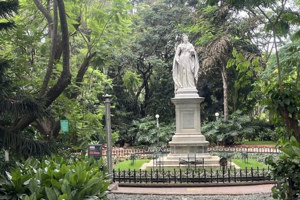 Queen Victoria Statue - SillySuitcase