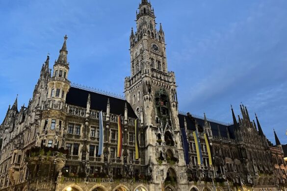 Rathaus Glockenspiel - SillySuitcase