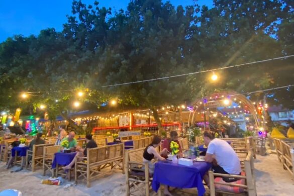 Reua Thong Bar Restaurant - SillySuitcase