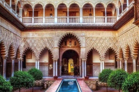 Royal Alc Zar Of Seville - SillySuitcase