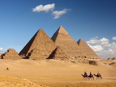 Saqqara Pyramid - SillySuitcase