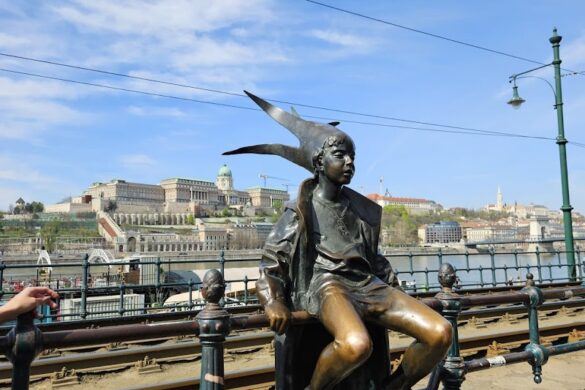 Sfumature Di Budapest - SillySuitcase
