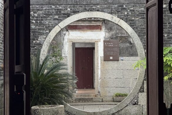 Shenzhen Dapeng Fortress Entrance Parking - SillySuitcase